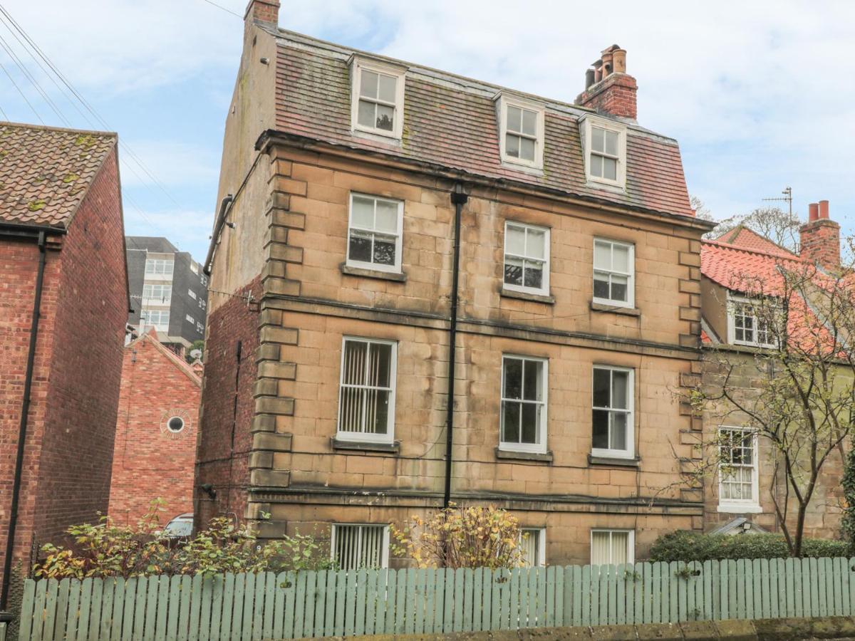 The Surfers Bolt Hole Apartment Whitby Exterior photo